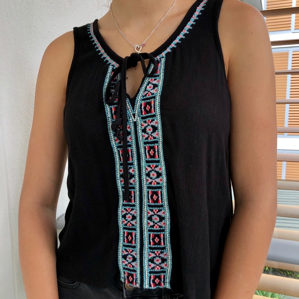 Black sleeveless tank top from Passport